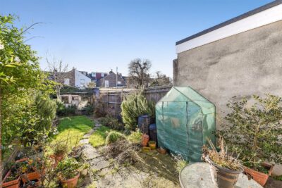 house - terraced for sale new road east
