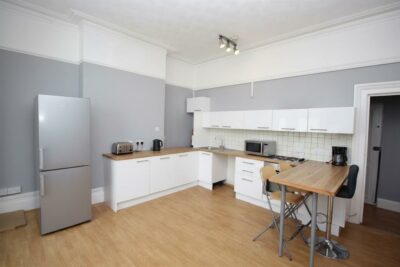 flat for rent beach road