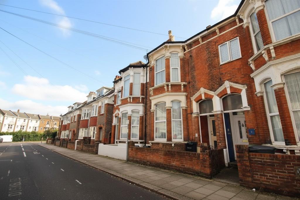 flat for rent beach road