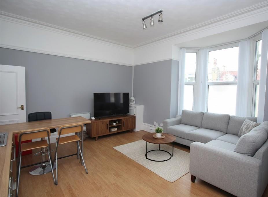 flat for rent beach road