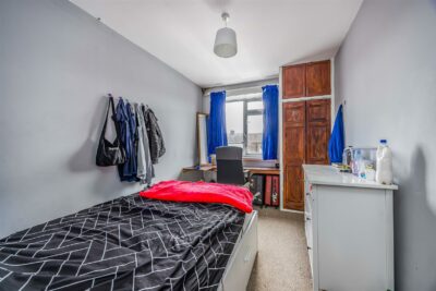 house - terraced for rent manners road