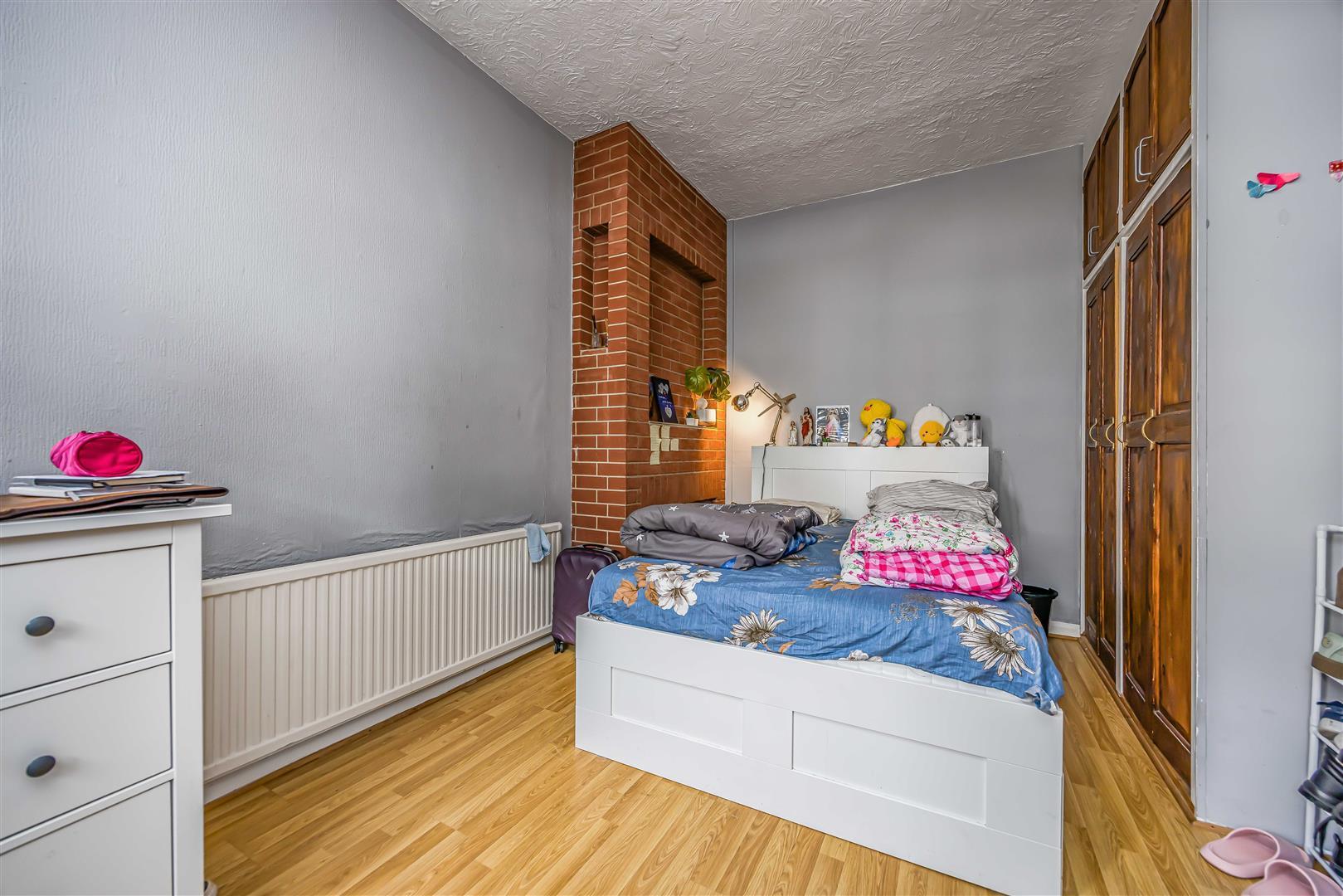 house - terraced for rent manners road