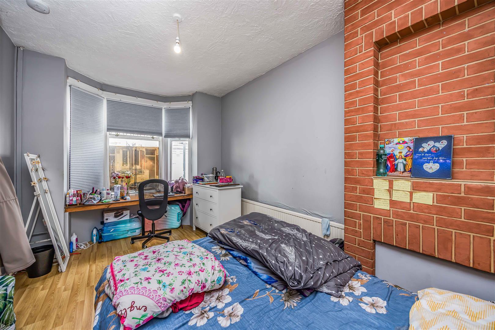 house - terraced for rent manners road