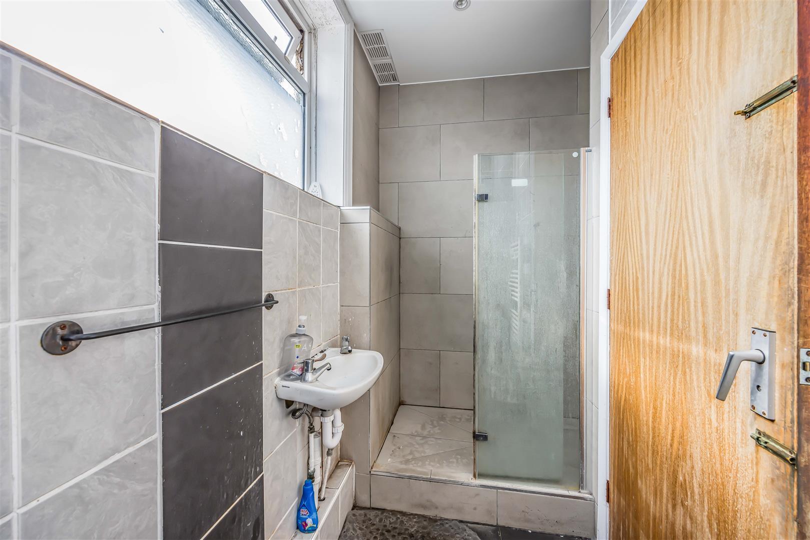 house - terraced for rent manners road
