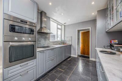 house - terraced for rent manners road