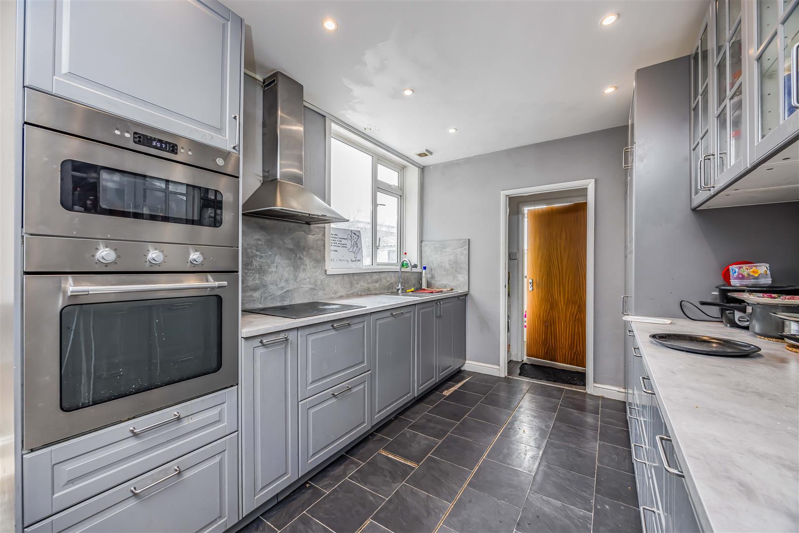 house - terraced for rent manners road