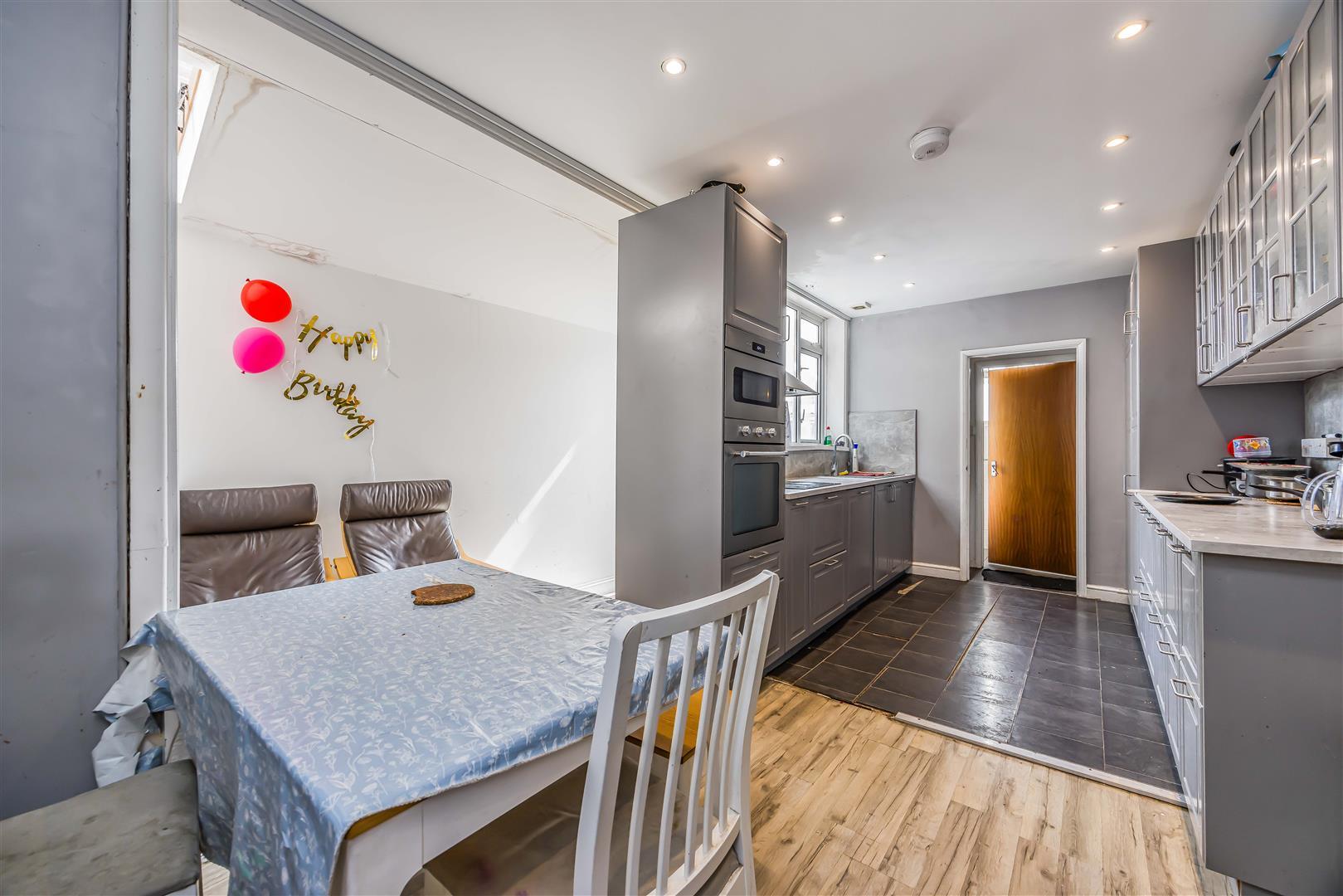 house - terraced for rent manners road