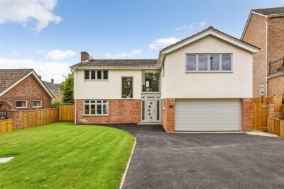 house - detached for sale college close