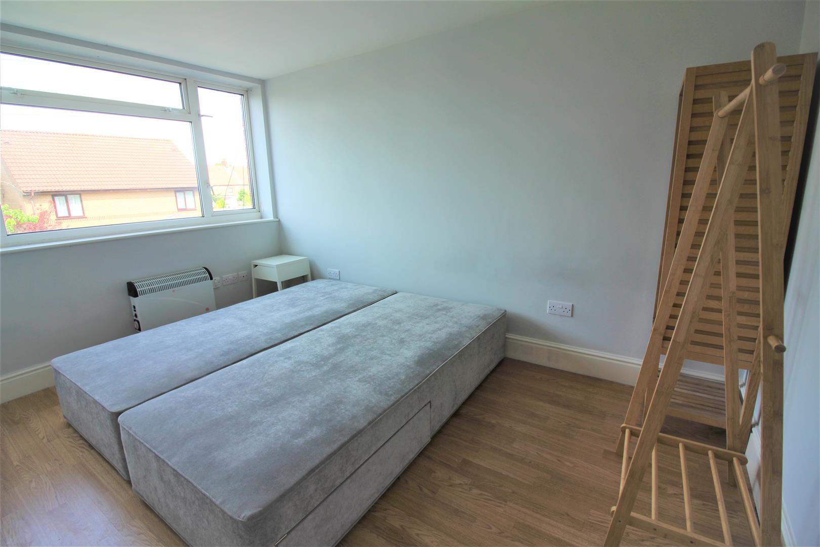 flat for rent eaton close