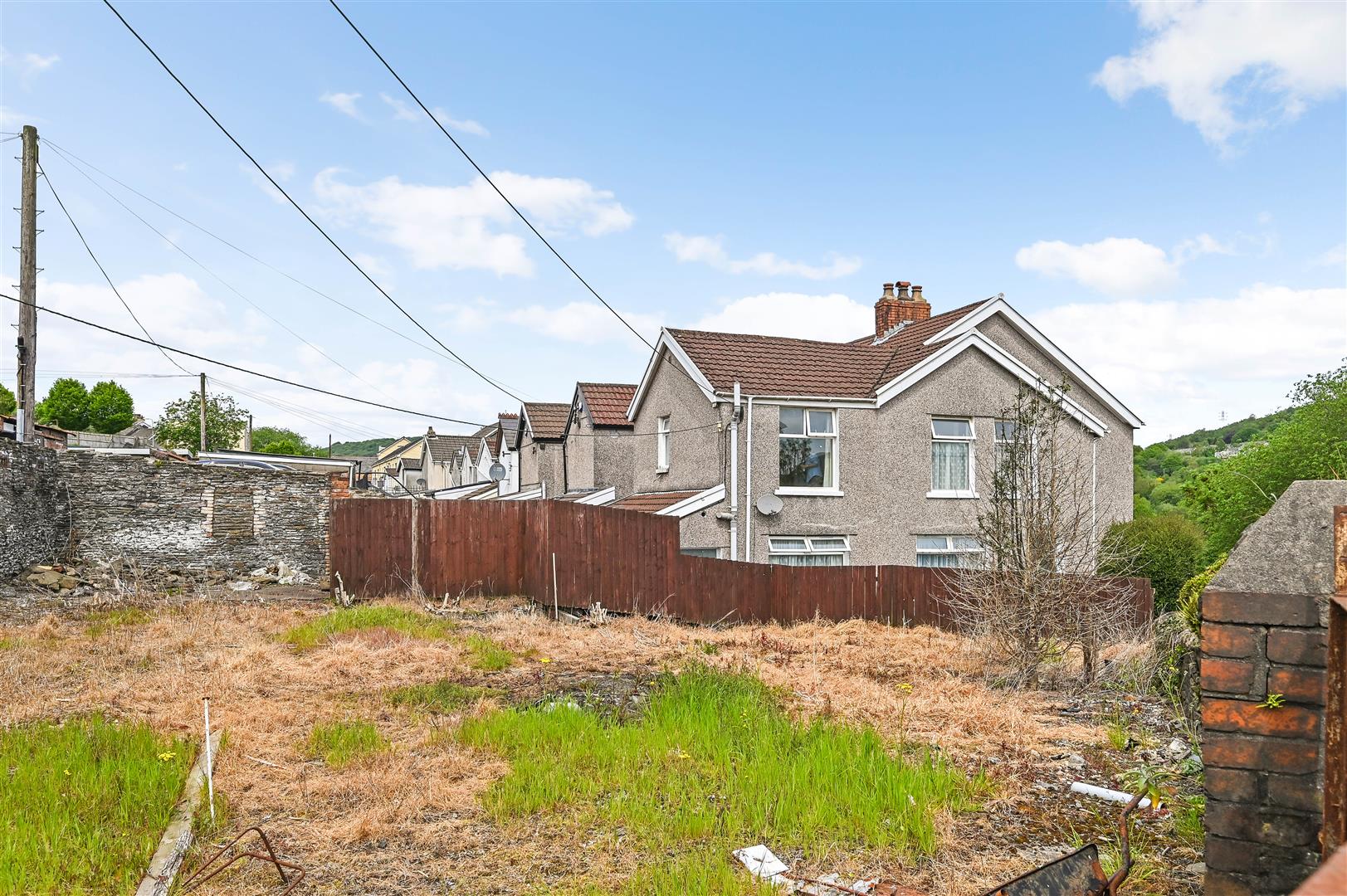 house - end terrace for sale wood road