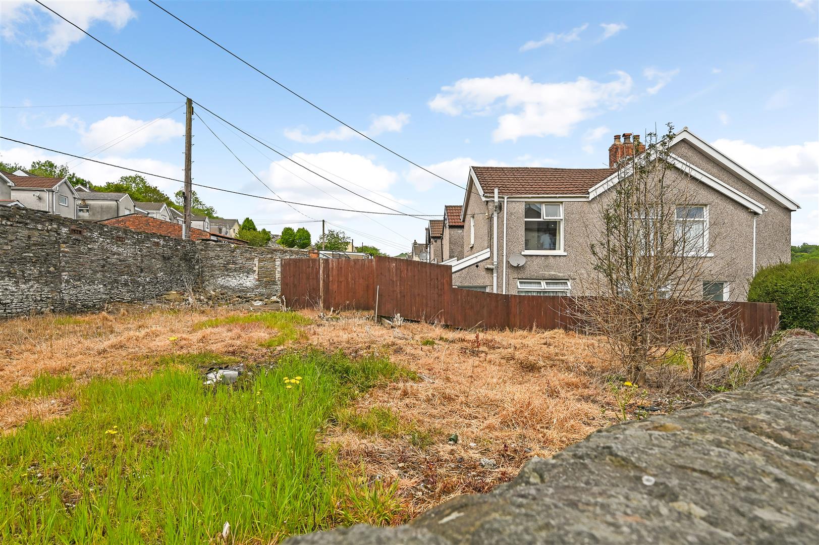 house - end terrace for sale wood road