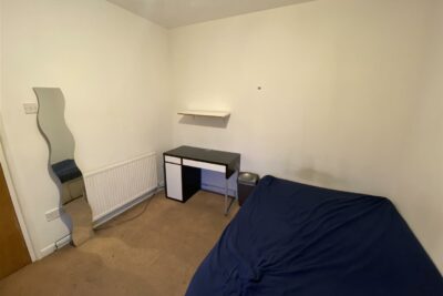 room for rent laura street
