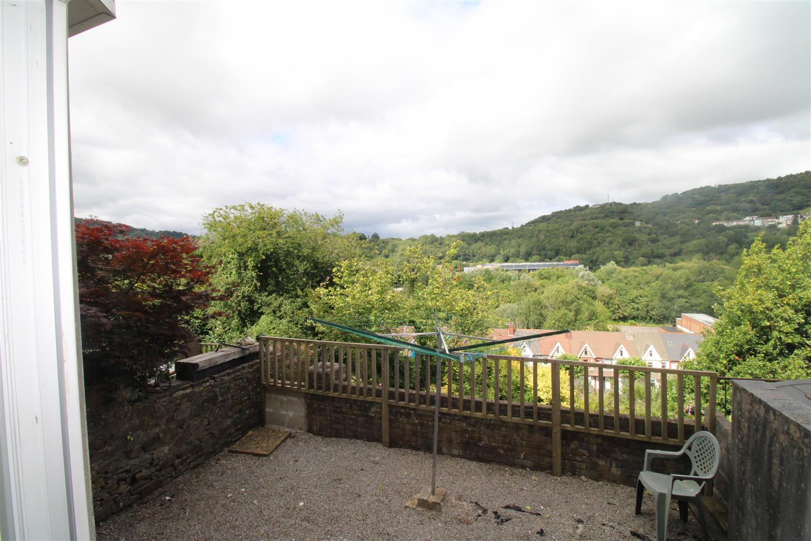house - terraced for rent wood road