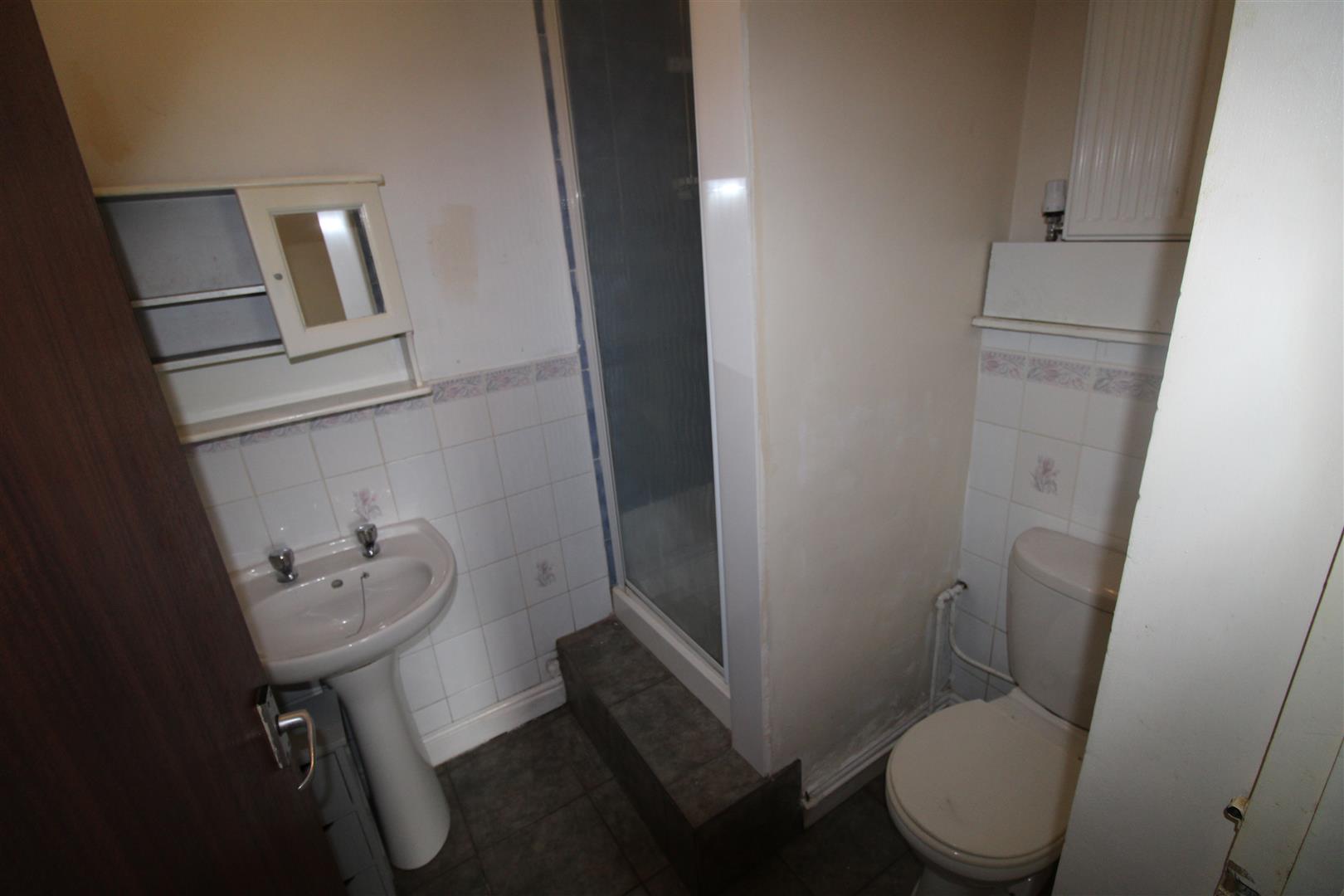 house - terraced for rent wood road