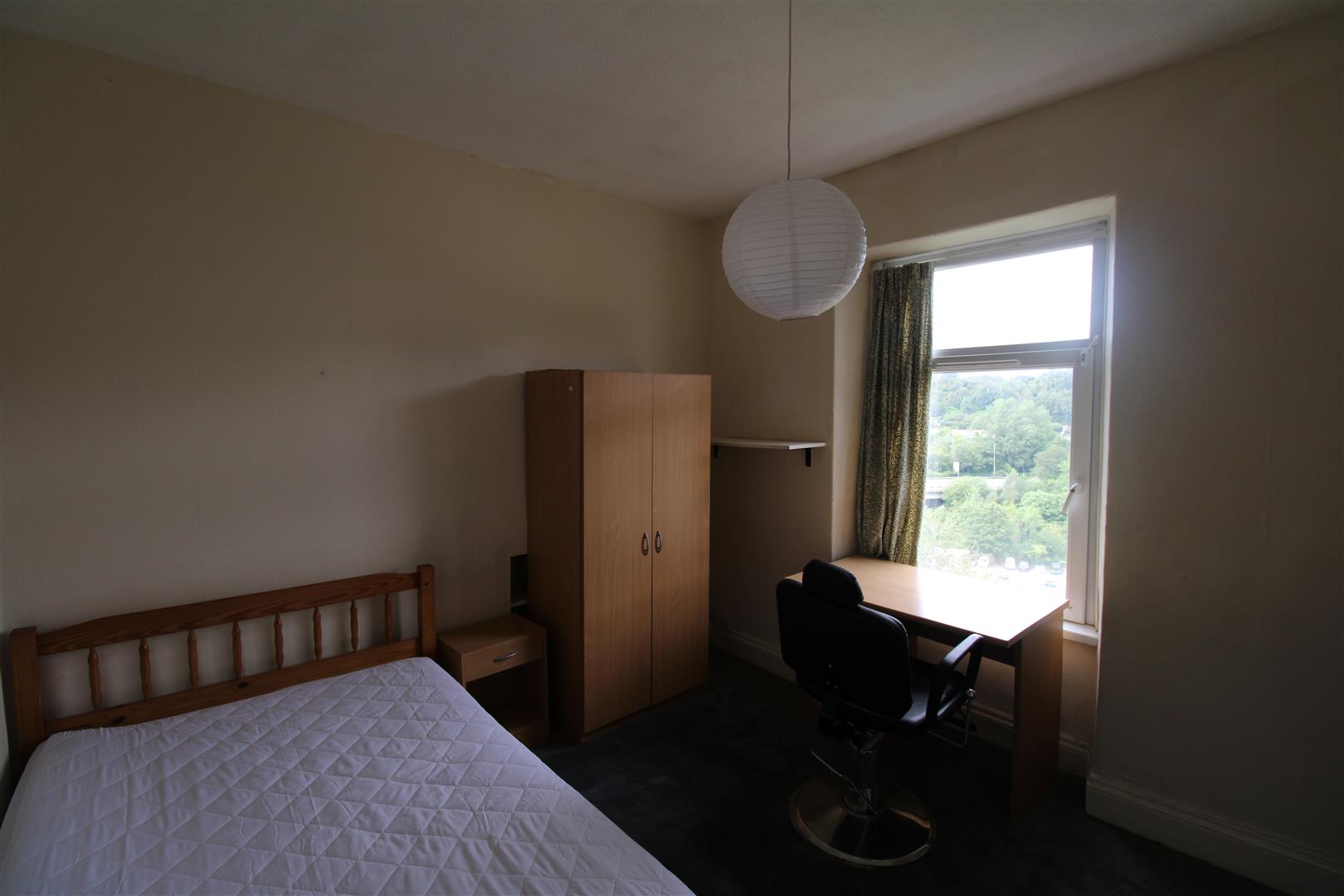 house - terraced for rent wood road