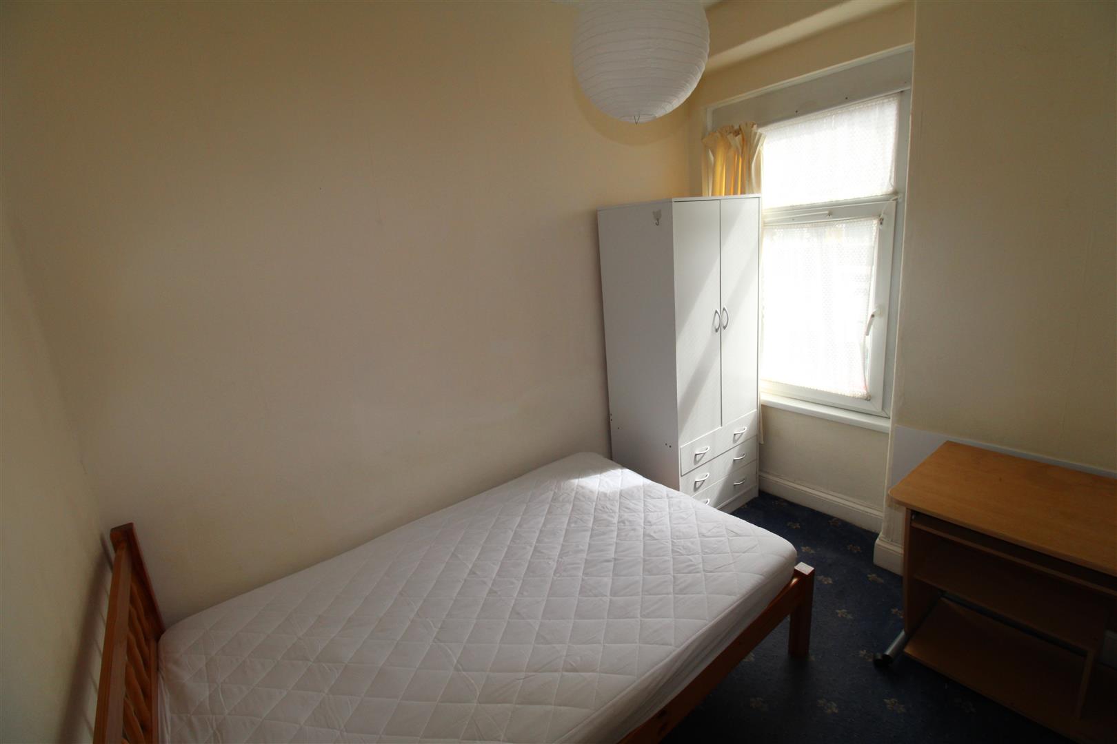 house - terraced for rent wood road