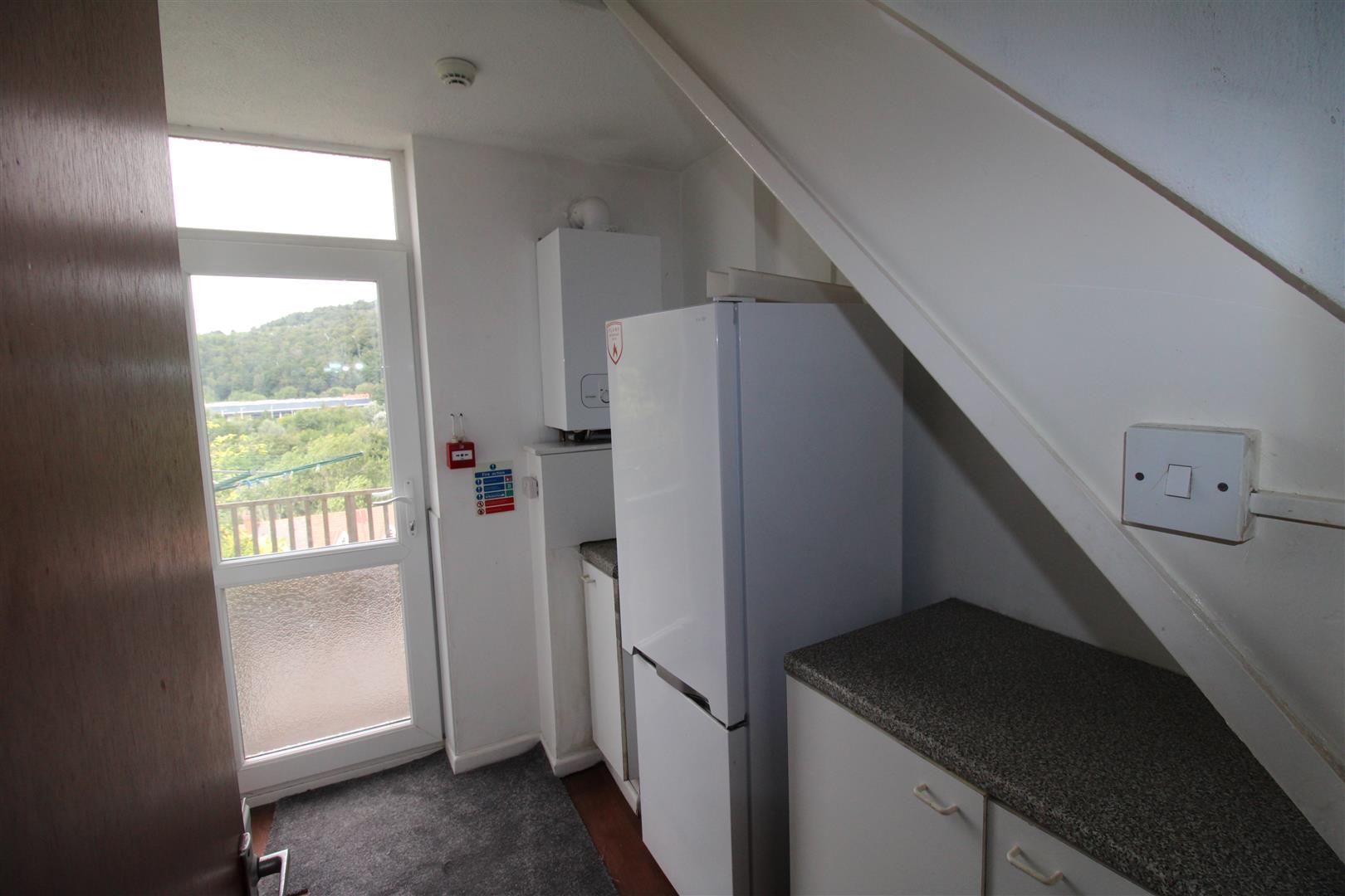 house - terraced for rent wood road