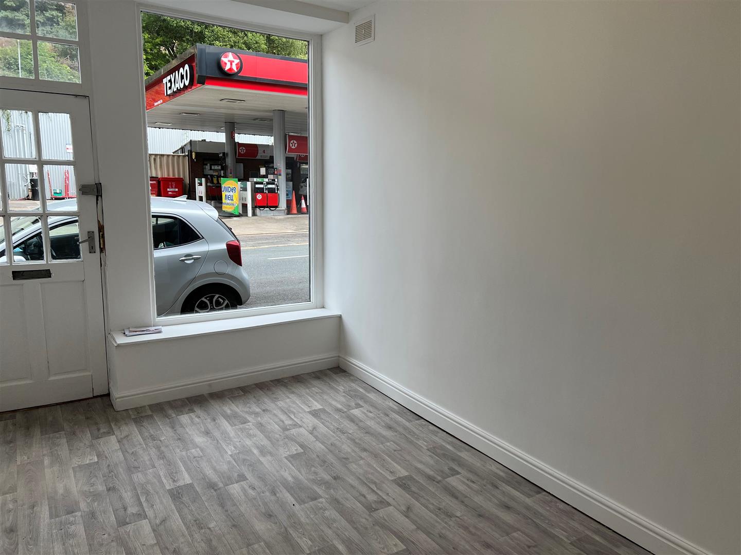 retail for rent llewellyn street