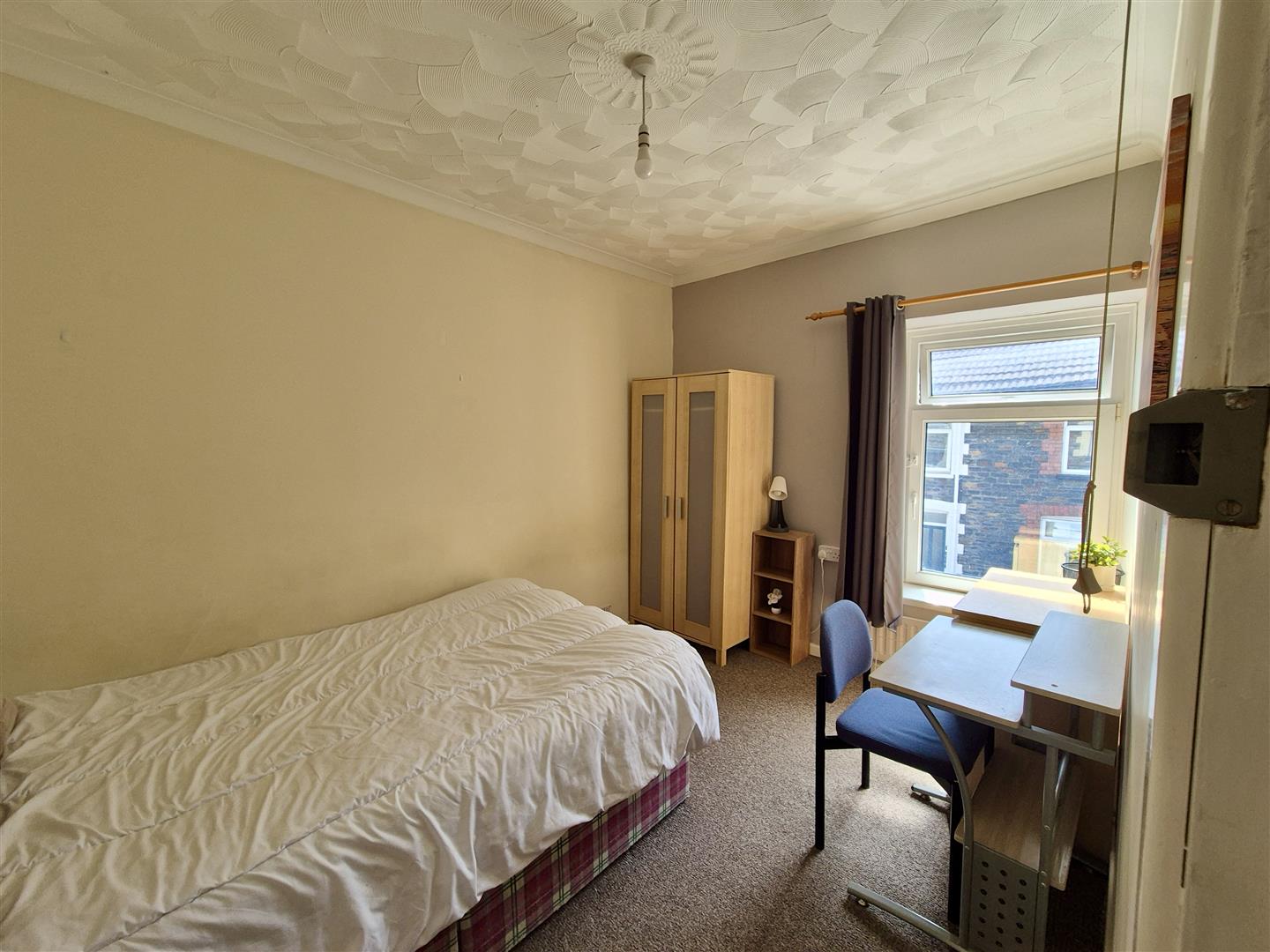 house - terraced for rent queen street