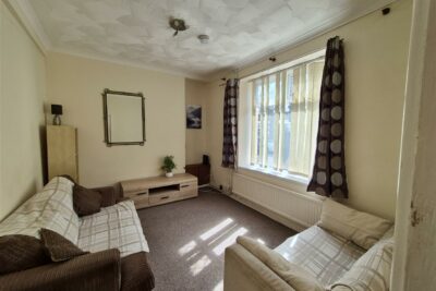 house - terraced for rent queen street