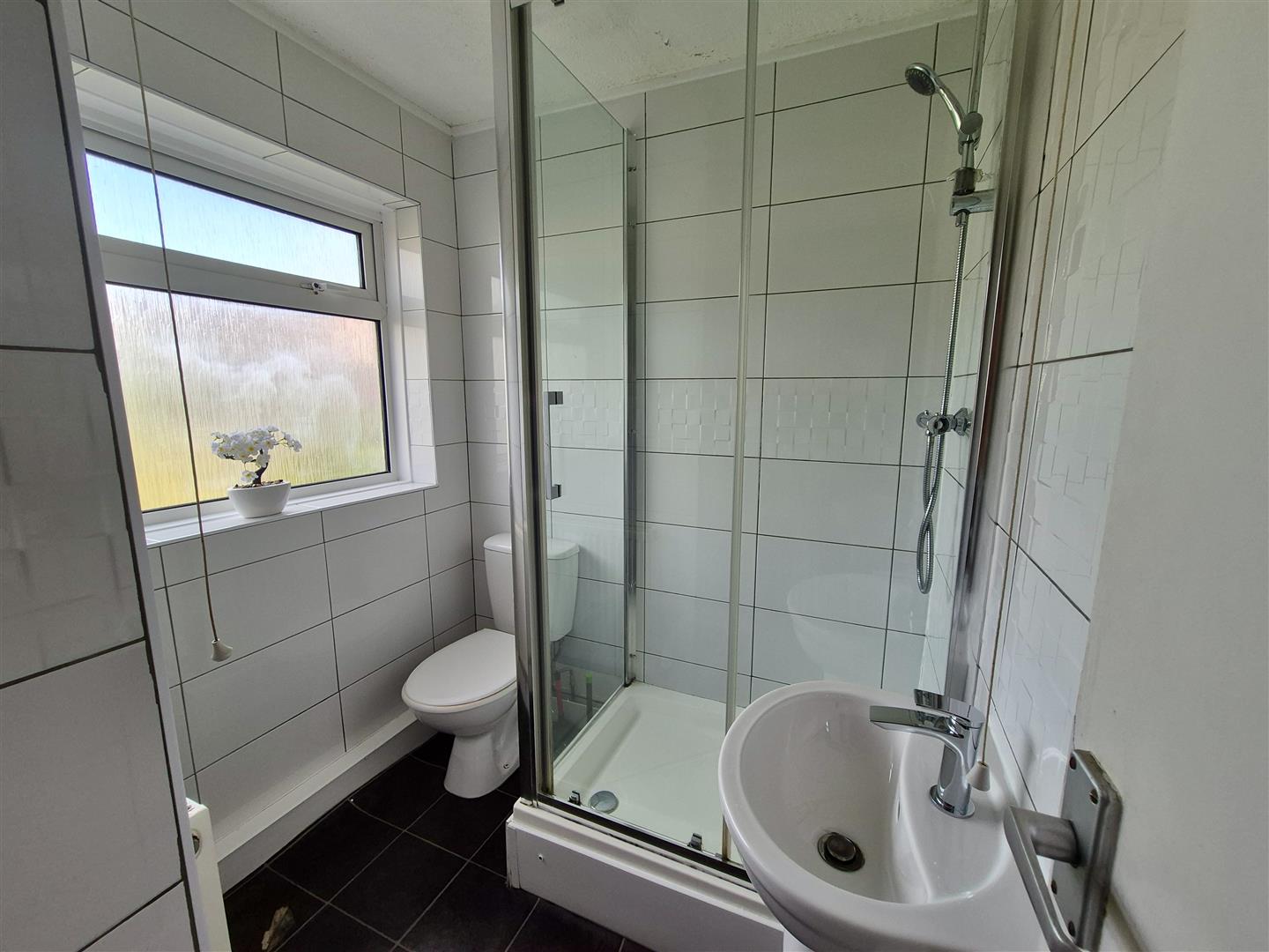 house - terraced for rent queen street