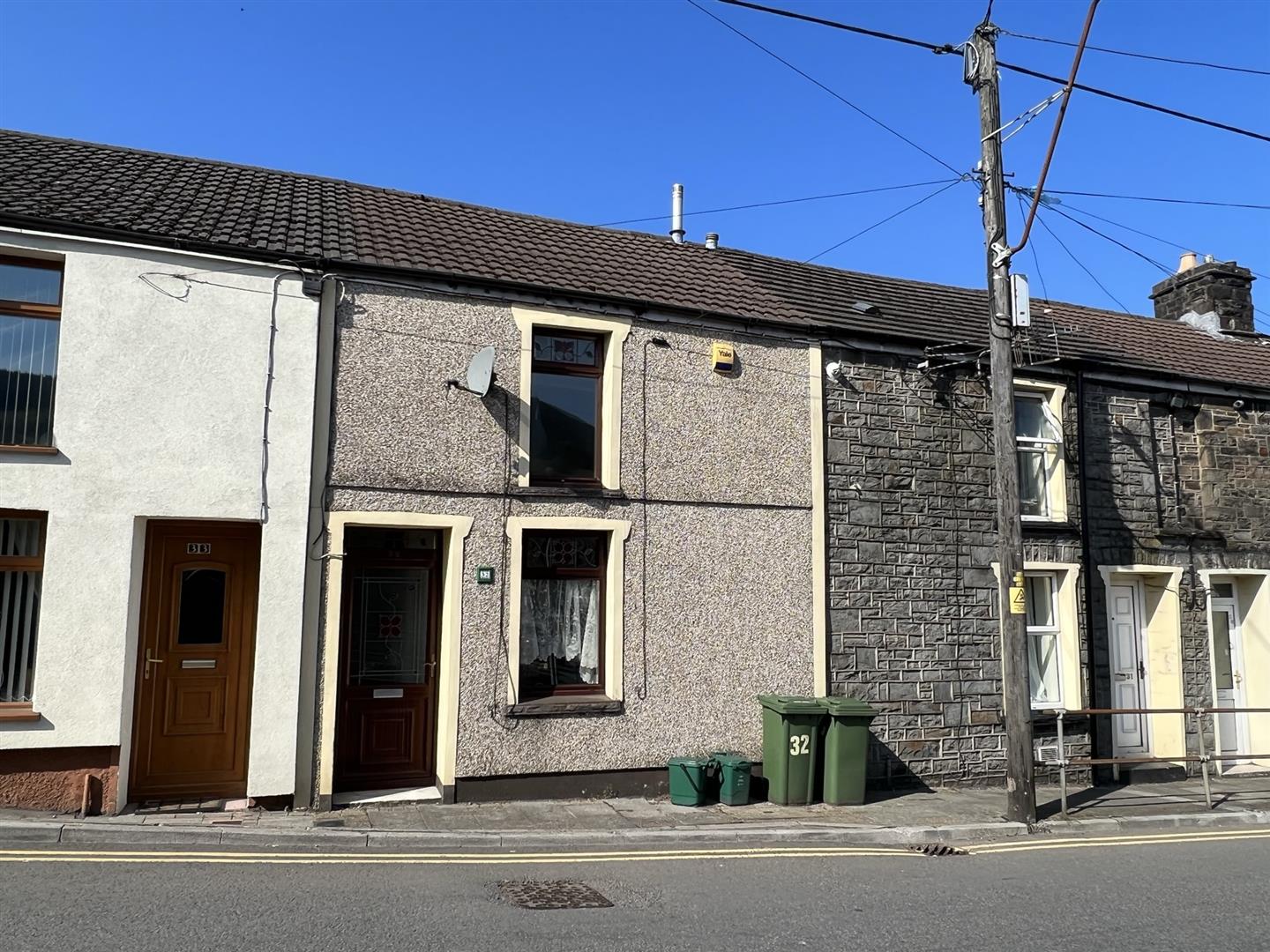 house - terraced for rent high street