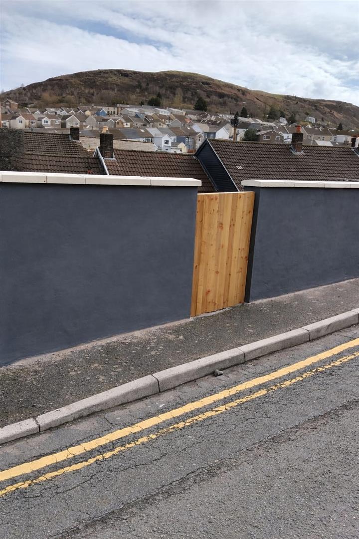 house - terraced for rent penygraig road