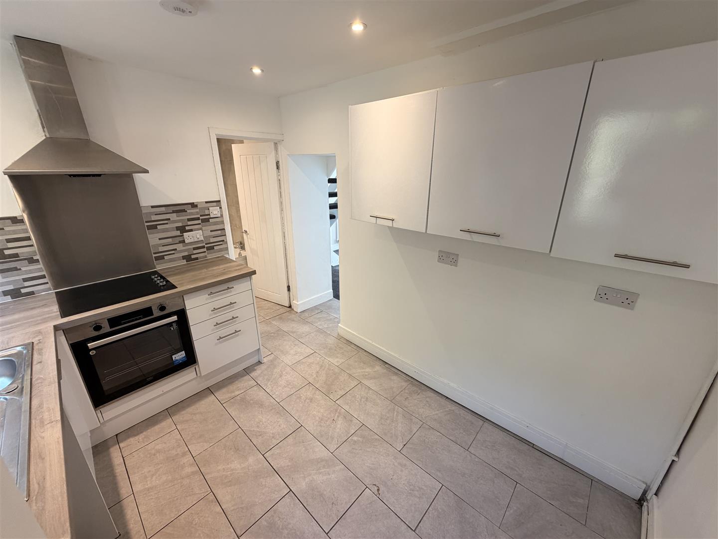 house - terraced for rent penygraig road