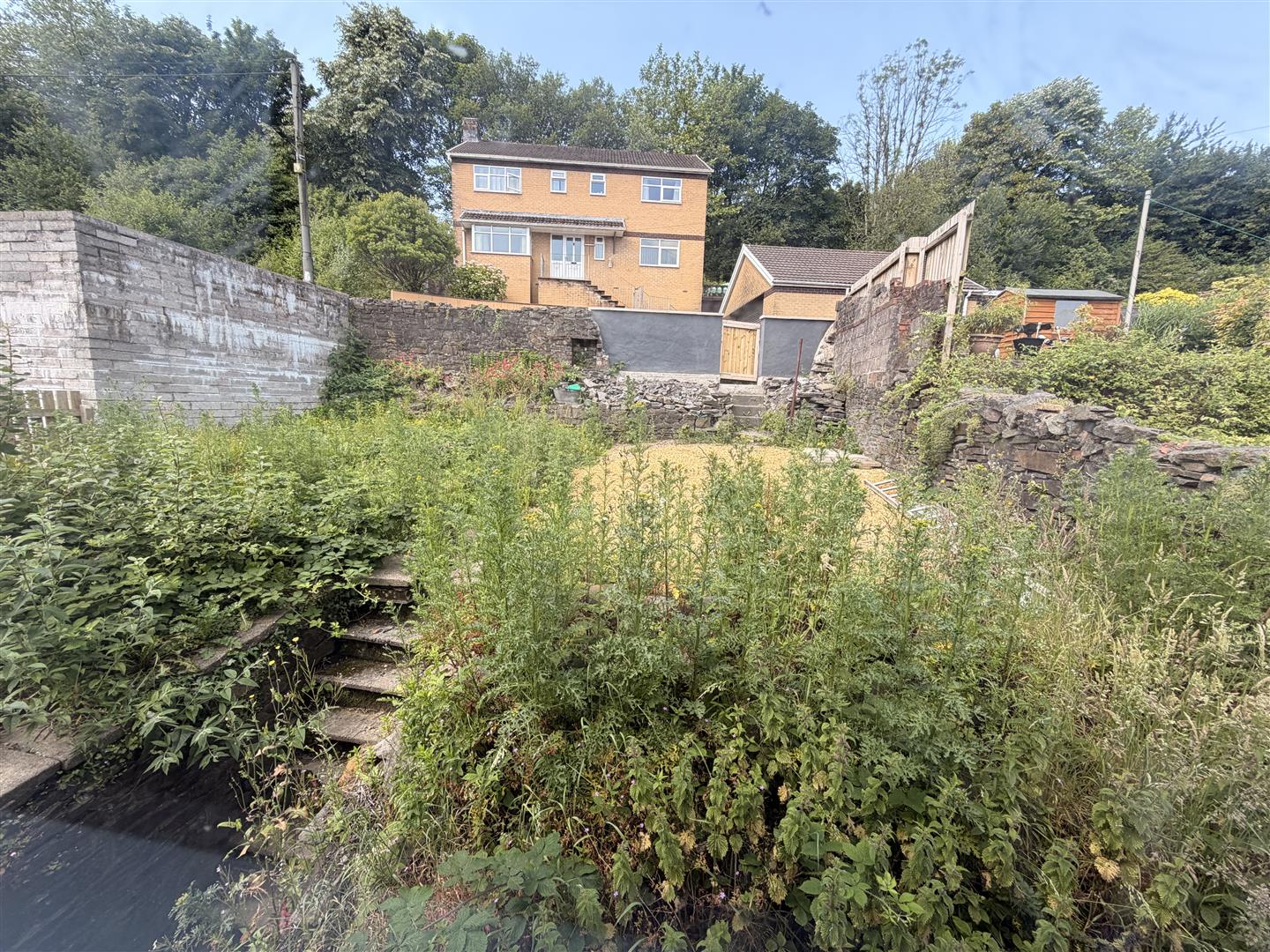 house - terraced for rent penygraig road