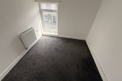 house - terraced for rent penygraig road