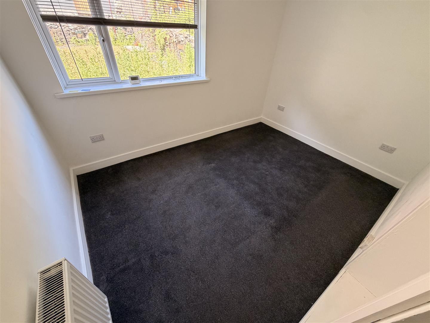 house - terraced for rent penygraig road