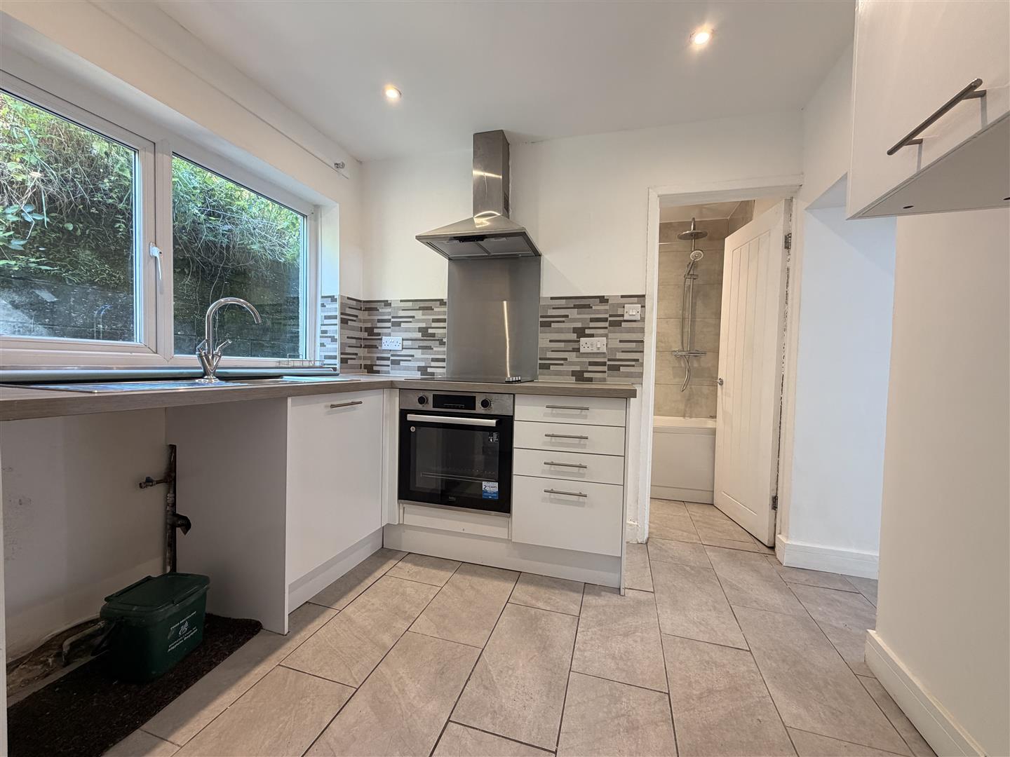 house - terraced for rent penygraig road