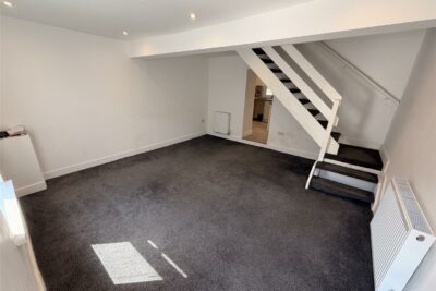 house - terraced for rent penygraig road