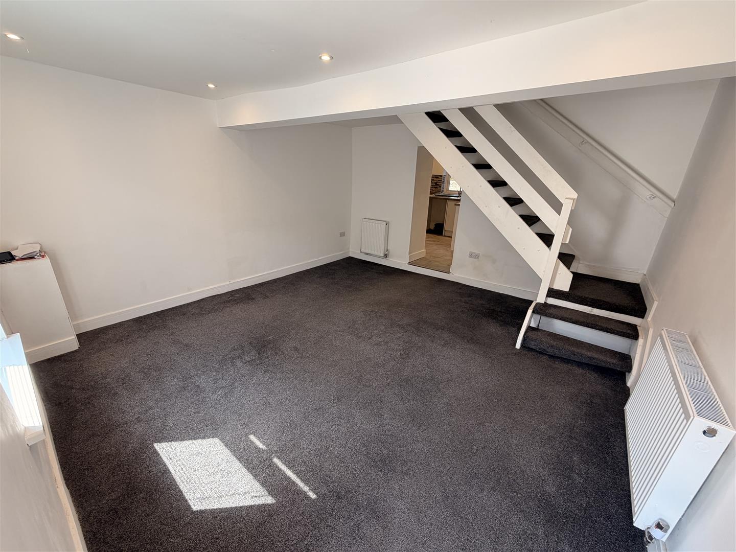 house - terraced for rent penygraig road