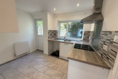 house - terraced for rent penygraig road