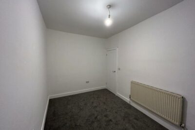 house - end terrace for rent main road