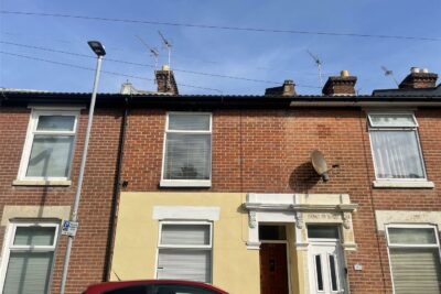 house - terraced for rent telephone road