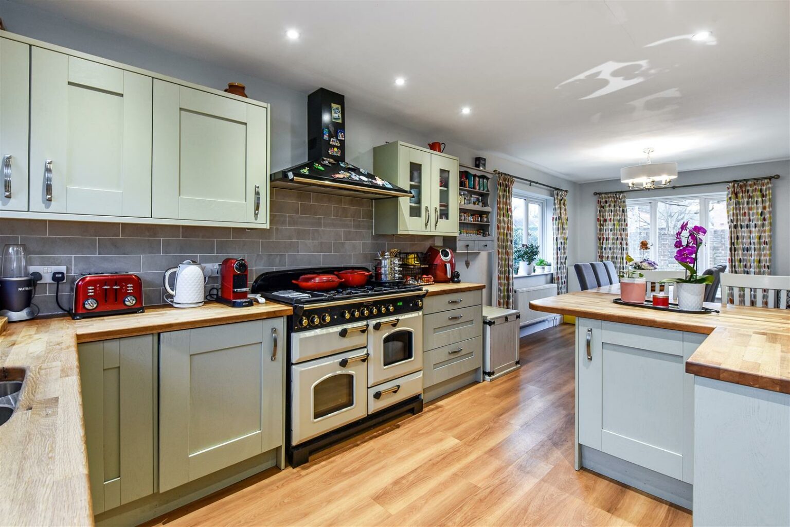 House Detached For Sale Havant Road, Emsworth 18597840