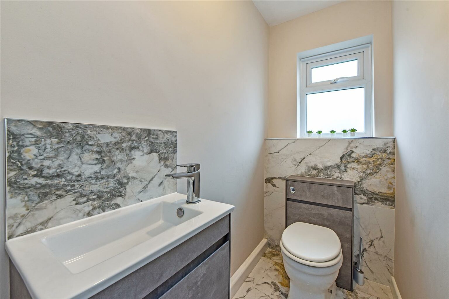 House Detached For Sale Havant Road, Emsworth 18597840