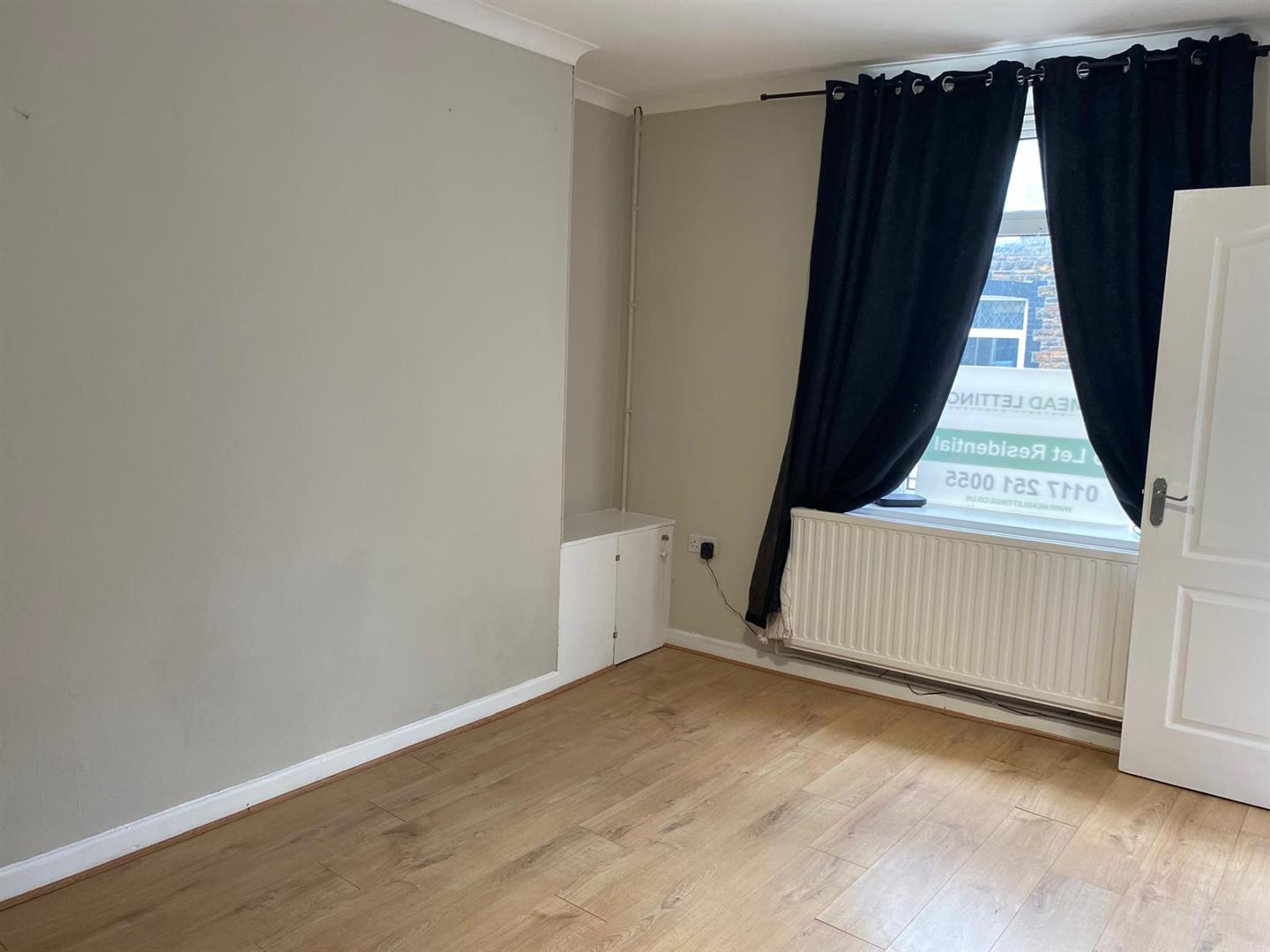 house - terraced for rent north road
