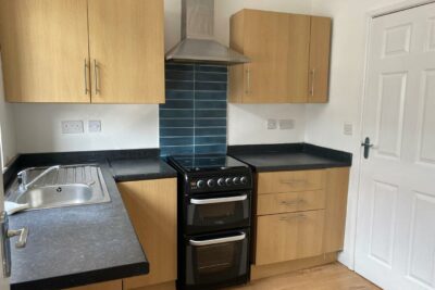 house - terraced for rent north road