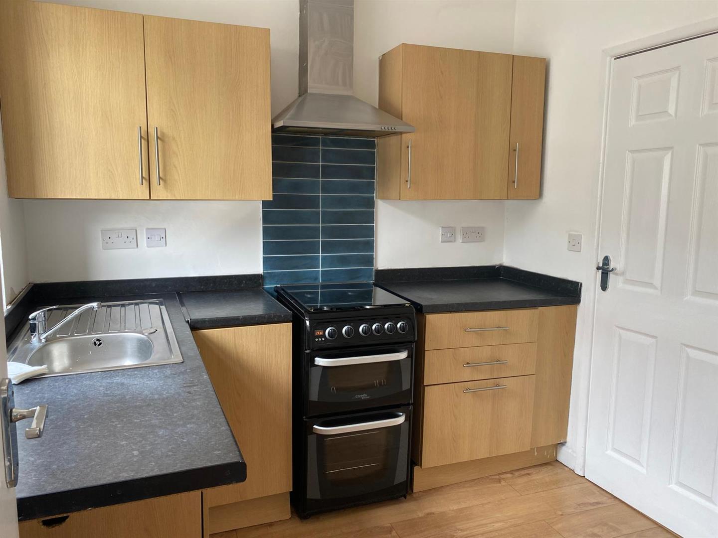 house - terraced for rent north road
