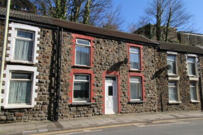 house - terraced for rent north road