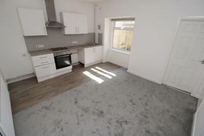 flat for rent neath road