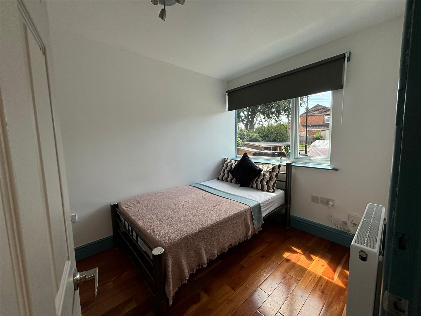 room for rent brockworth crescent