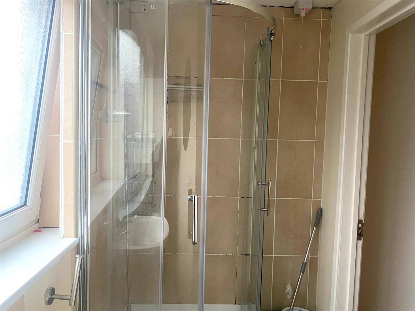 room for rent queen street