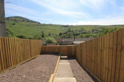 house - terraced for rent east road