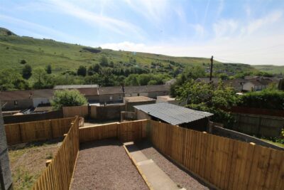 house - terraced for rent east road