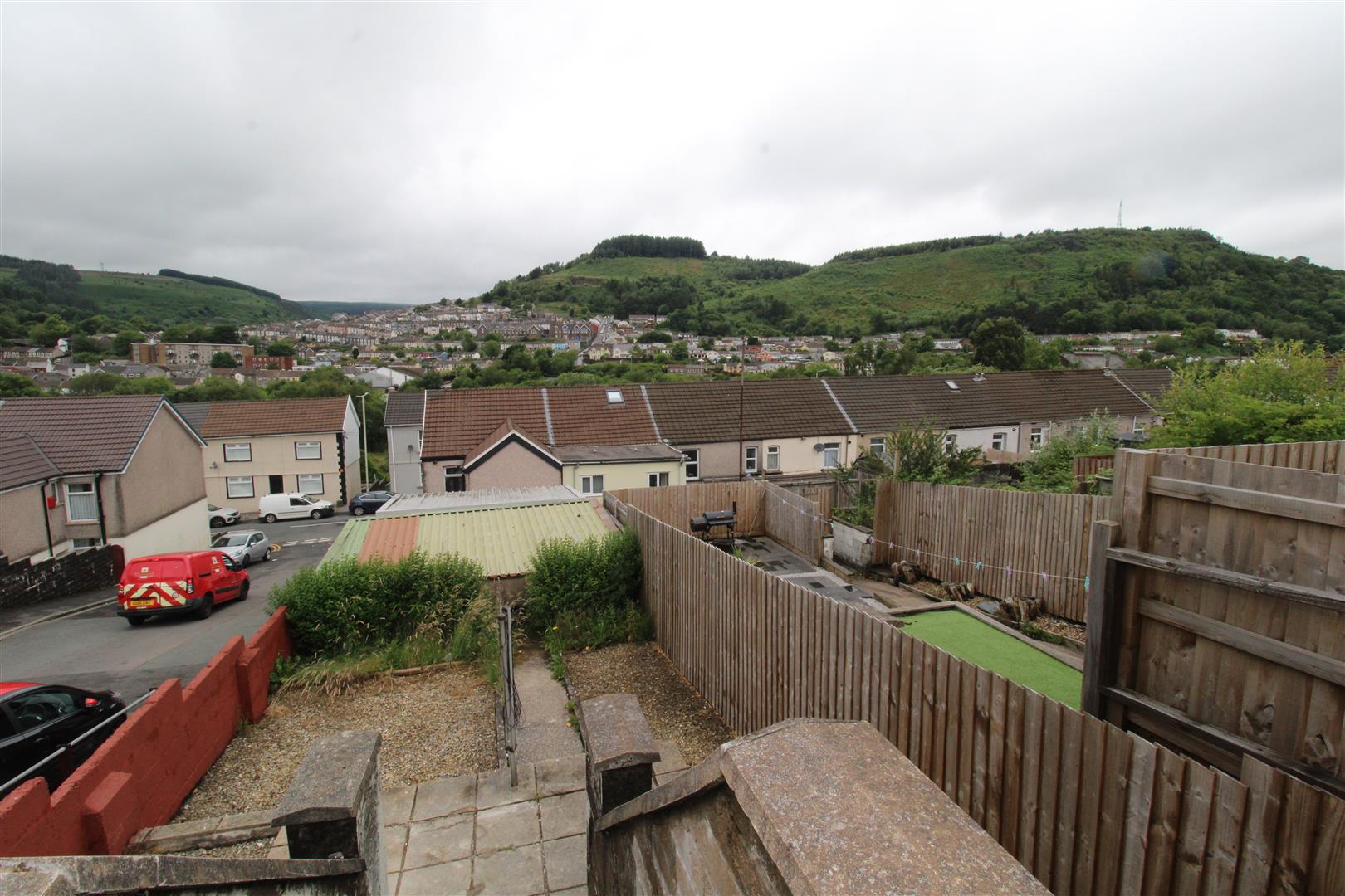 house - terraced for rent ynyscynon road