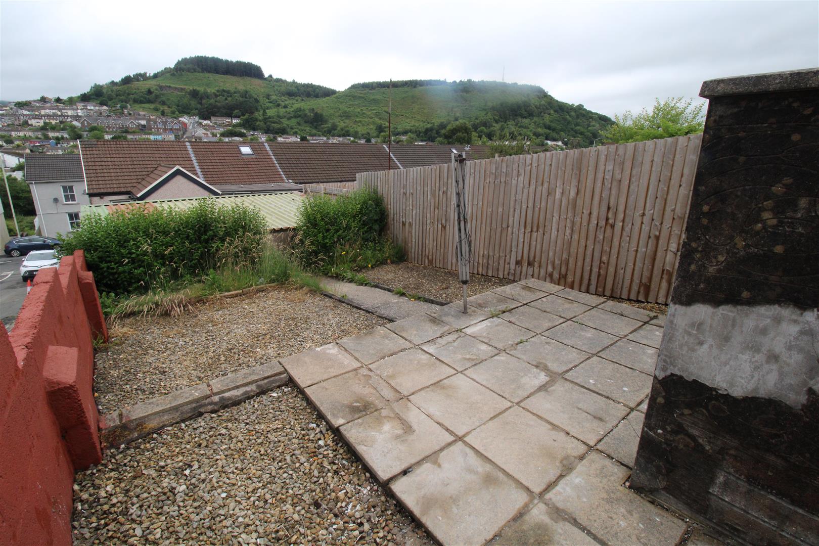 house - terraced for rent ynyscynon road